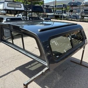LEER 100R Mile High Deluxe Topper - Toyota Tacoma - Image 3